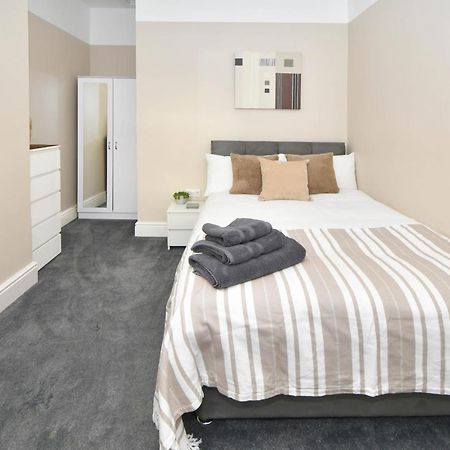 Find A Spacious And Stylish Escape In The City Centre At Sturgess House, Perfect For Longer Stays! Stoke-on-Trent Экстерьер фото