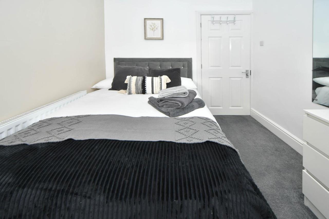 Find A Spacious And Stylish Escape In The City Centre At Sturgess House, Perfect For Longer Stays! Stoke-on-Trent Экстерьер фото
