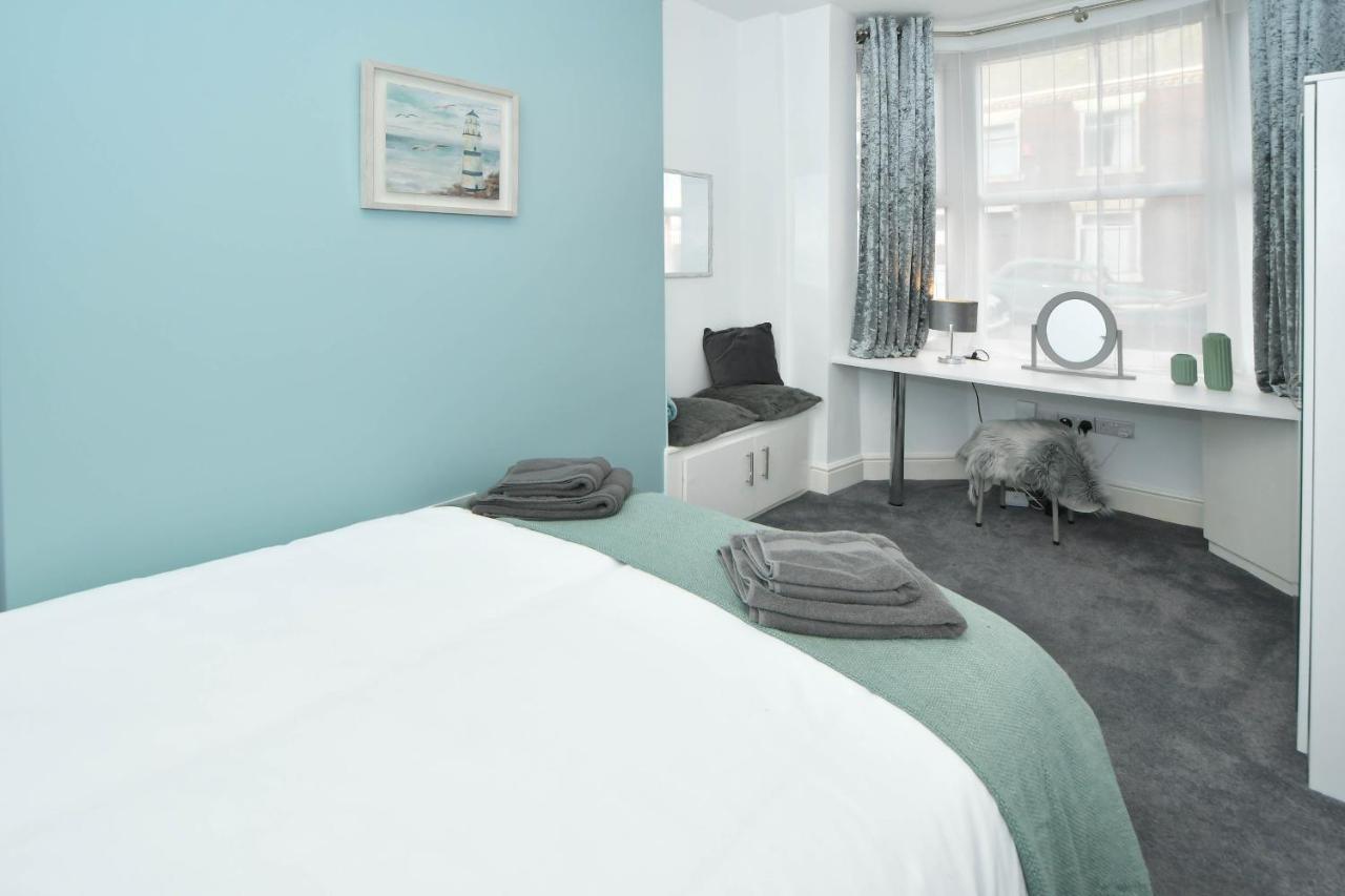 Find A Spacious And Stylish Escape In The City Centre At Sturgess House, Perfect For Longer Stays! Stoke-on-Trent Экстерьер фото