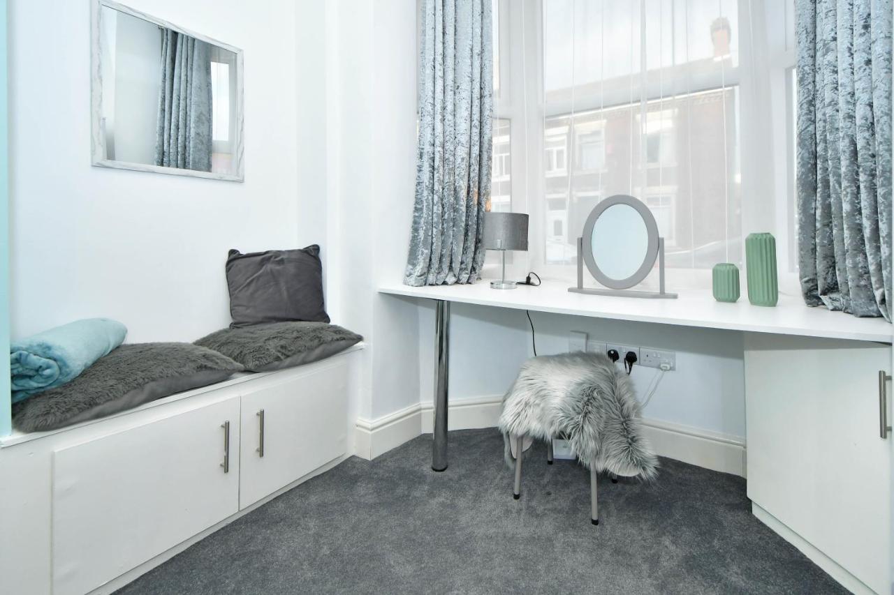 Find A Spacious And Stylish Escape In The City Centre At Sturgess House, Perfect For Longer Stays! Stoke-on-Trent Экстерьер фото