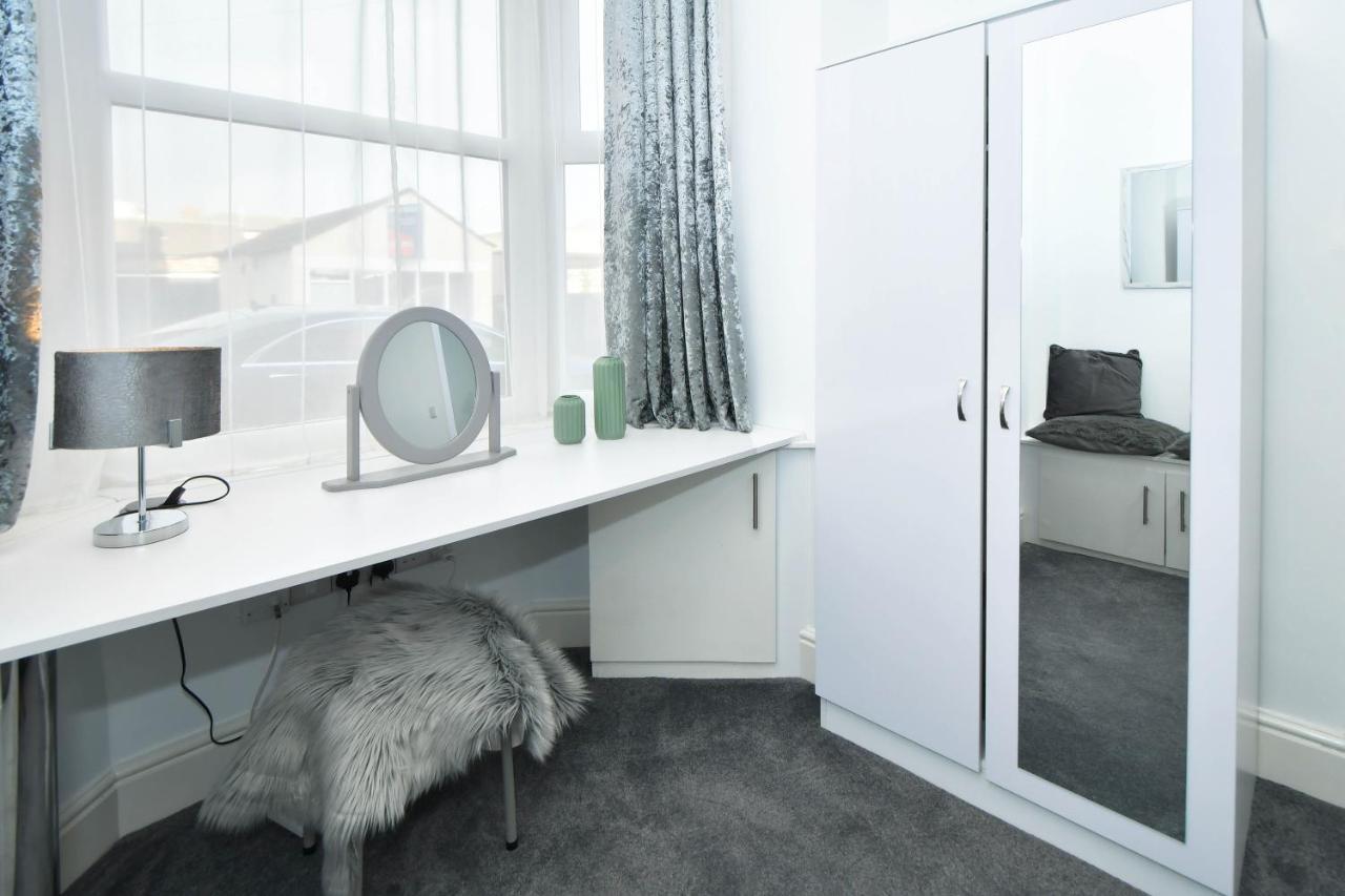 Find A Spacious And Stylish Escape In The City Centre At Sturgess House, Perfect For Longer Stays! Stoke-on-Trent Экстерьер фото