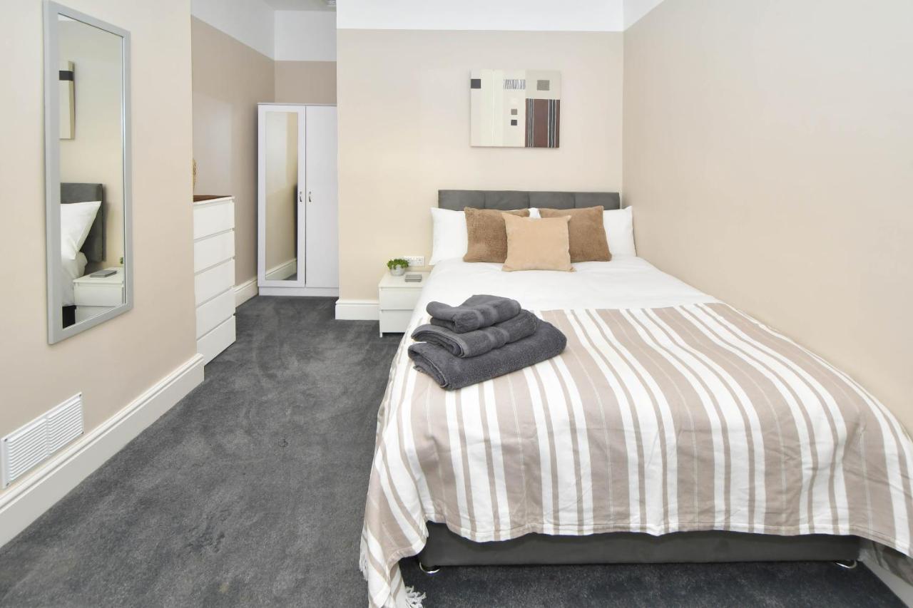 Find A Spacious And Stylish Escape In The City Centre At Sturgess House, Perfect For Longer Stays! Stoke-on-Trent Экстерьер фото