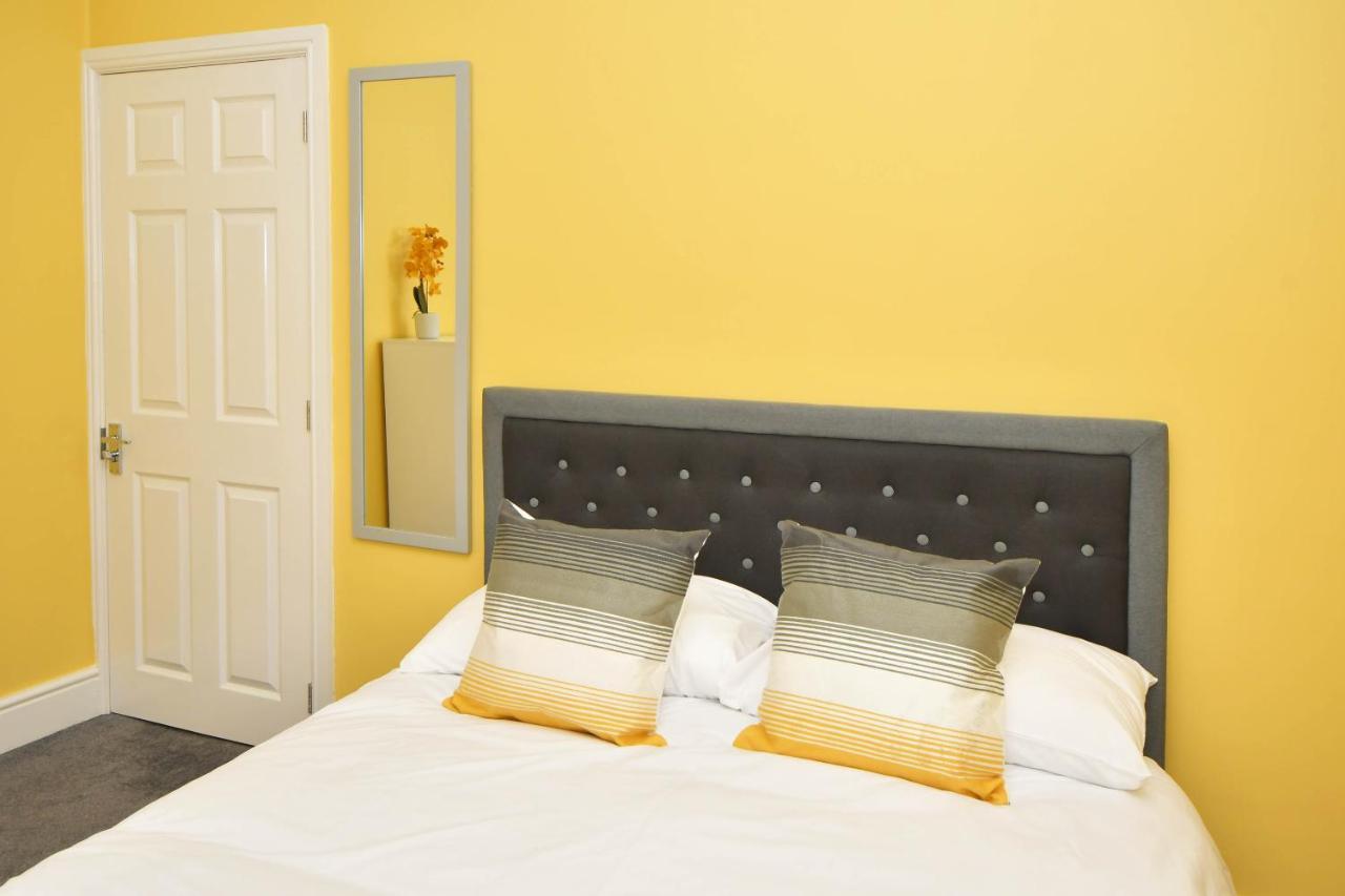 Find A Spacious And Stylish Escape In The City Centre At Sturgess House, Perfect For Longer Stays! Stoke-on-Trent Экстерьер фото