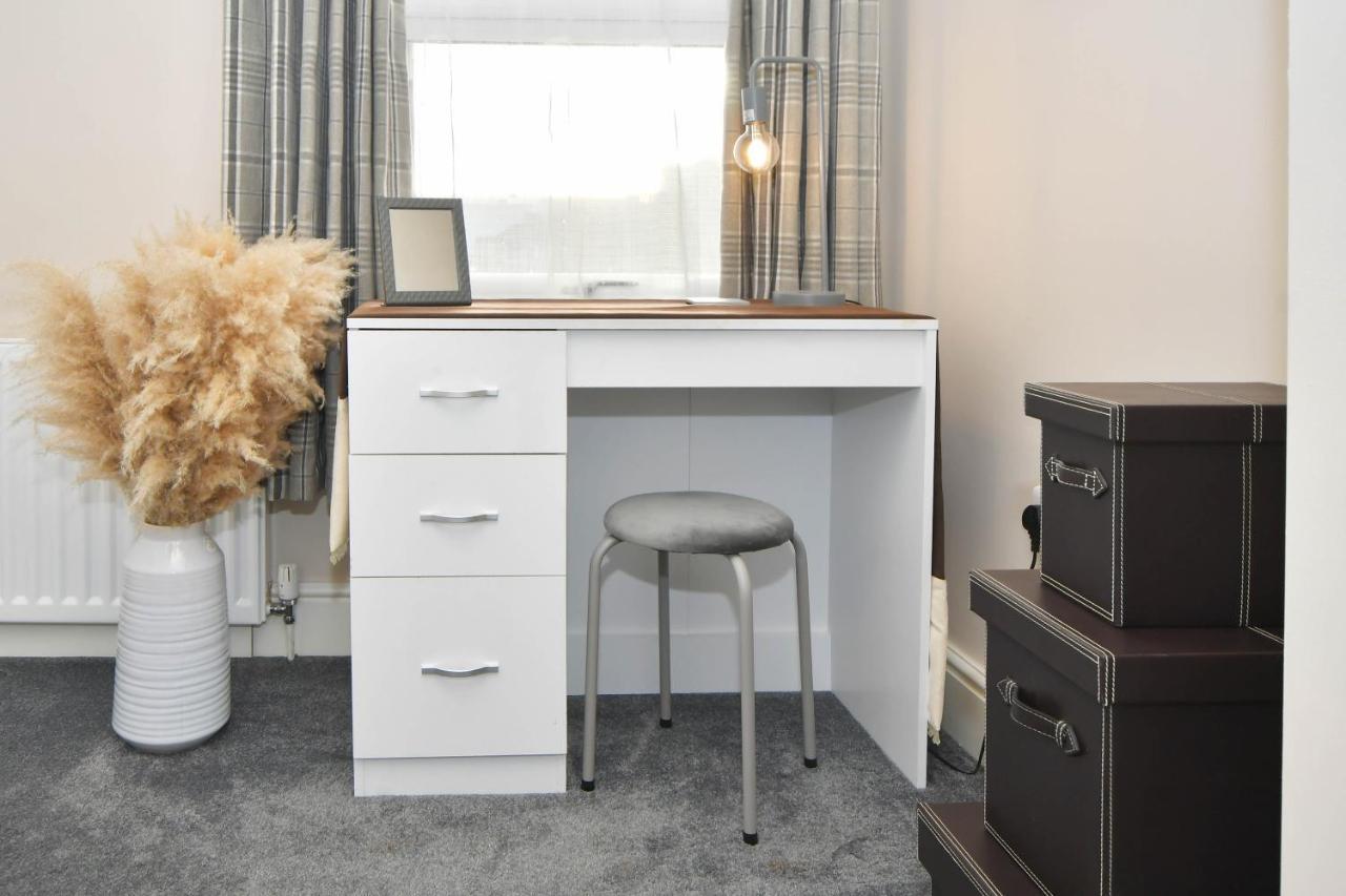 Find A Spacious And Stylish Escape In The City Centre At Sturgess House, Perfect For Longer Stays! Stoke-on-Trent Экстерьер фото