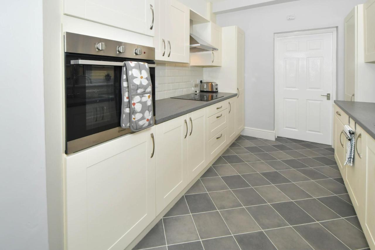 Find A Spacious And Stylish Escape In The City Centre At Sturgess House, Perfect For Longer Stays! Stoke-on-Trent Экстерьер фото