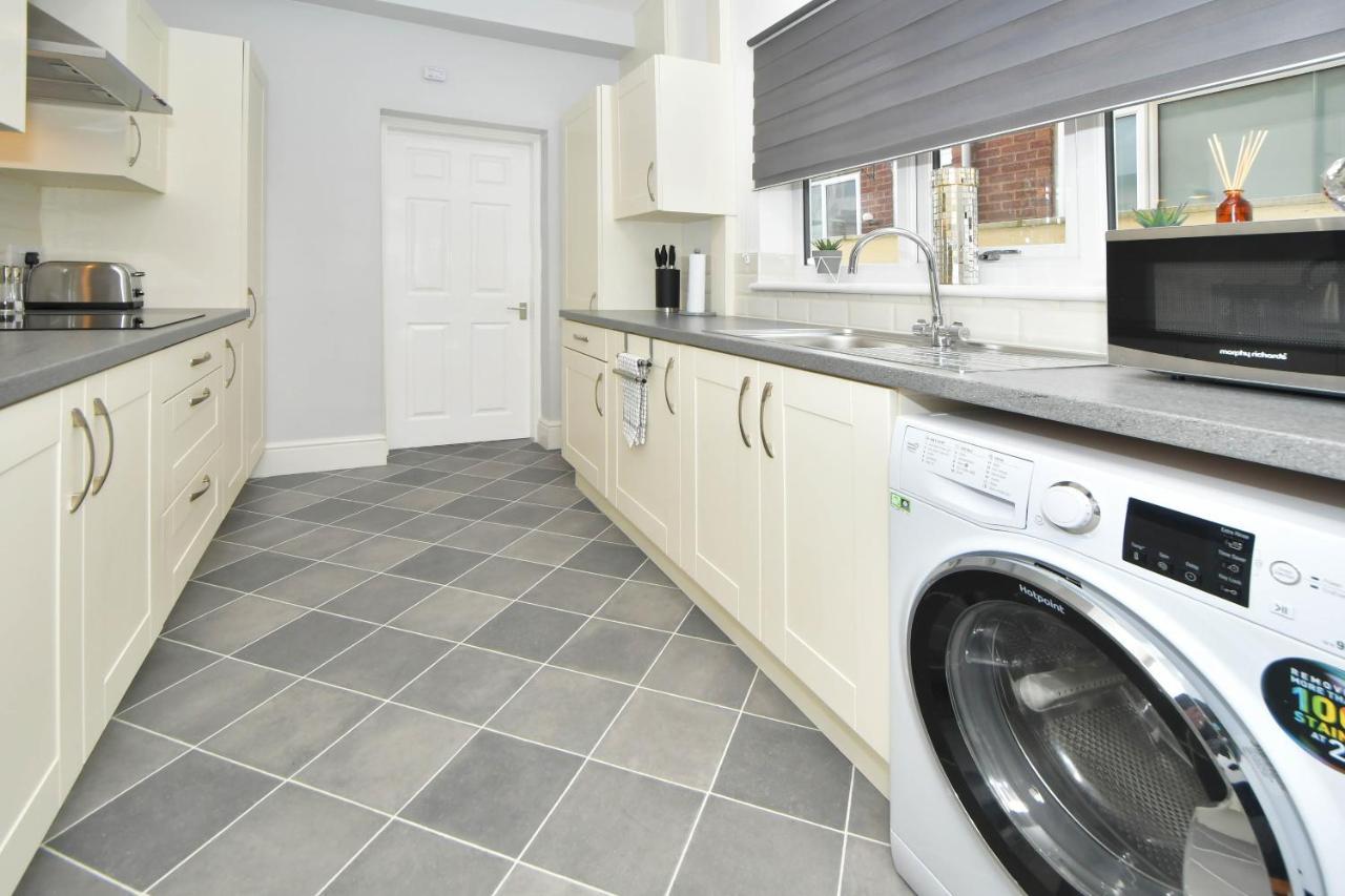 Find A Spacious And Stylish Escape In The City Centre At Sturgess House, Perfect For Longer Stays! Stoke-on-Trent Экстерьер фото