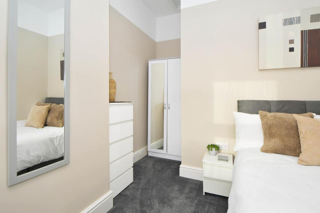 Find A Spacious And Stylish Escape In The City Centre At Sturgess House, Perfect For Longer Stays! Stoke-on-Trent Экстерьер фото