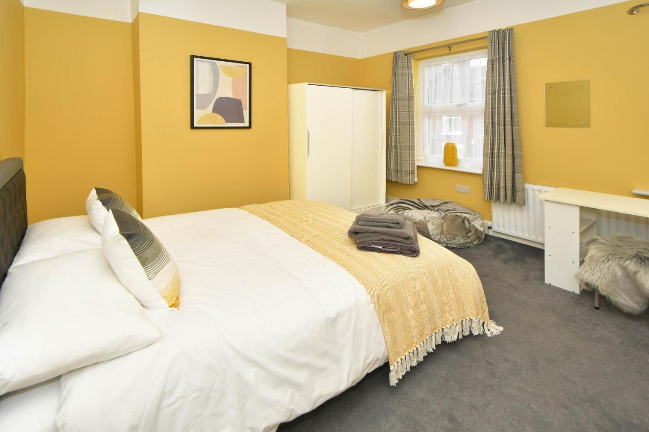 Find A Spacious And Stylish Escape In The City Centre At Sturgess House, Perfect For Longer Stays! Stoke-on-Trent Экстерьер фото